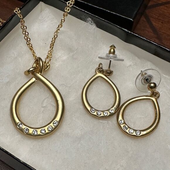 Earrings & Necklace -Gold Tone MCM Modernist Pierced 1.25" TEAR DROP - Picture 2 of 5